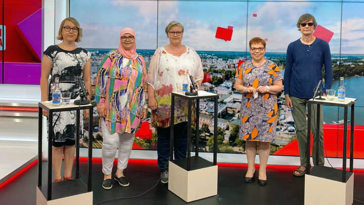Kuva Suomi Areenan MTV3-studiolta. Kuvassa Anna-Mari Rosenlöf, Eveliina Lafghani, Raisa Omaheimo, Merja Mäkisalo-Ropponen ja Juha Hurme. 